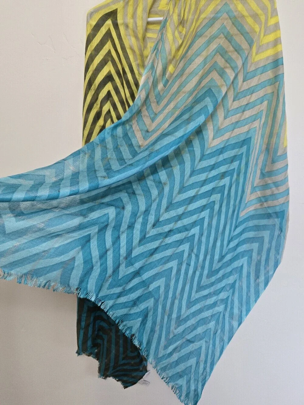 LOFT OVERSIZE LIGHTWEIGHT SCARF SHAWL WRAP MULTI-COLOR CHEVRON WOMEN OS CLASSIC